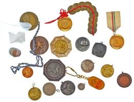 ~500g vegyes, főleg magyar szocialista sportérem, díjérem, fémpénz T:vegyes