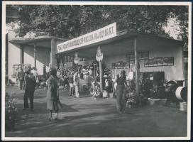 cca 1940 Bp., Ganz és Társa Villamossági-, Gép-, Waggon- és Hajógyár Rt. kiállítási pavilon a BNV-n, fotó, szép állapotban, 17,5x13 cm