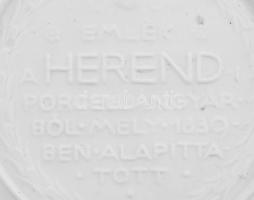 1930 Herendi "Emlék a herendi porcelángyárból, mely 1839-ben alapíttatott" biszkvit porcel...