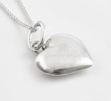 Ezüst (Ag) nyaklánc, szív medállal, jelzett 1,8 g