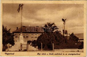 Vágfarkasd, Farkasd, Forcas, Vlkad nad Váhom, Vlcany; Református iskola, Hősök szobra, emlékmű, Országzászló / Calvinist school, WWI military heroes' monument, Hungarian flag (EK)