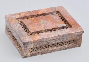 Indiai áttört mintás zsírkő doboz, szép állapotban, 10x8x3,5 cm