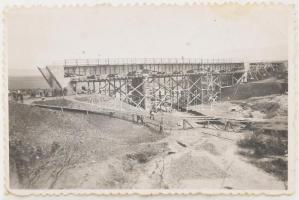 1942 Mónosfalu, Erdély híd építése 6x9 cm