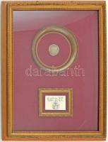 Német Államok / Nürnberg 1680. Tallér Ag (29,07g) igényes fa képkeretbe bekeretezve (54x41cm) T:VF patina, érme peremén kis berepedés és kitörés German States / Nürnberg 1680. Thaler Ag (29,07g) framed in a sophisticated wooden picture frame (54x41cm) C:VF patina, small crack