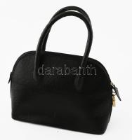 2 darab régi táska, közte Tommy Hilfiger, kopott állapot