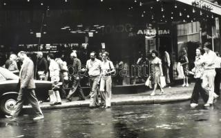 cca 1975 Váci utcai forgatag. Deák Attila fotója 38x25 cm