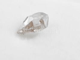 Nyers gyémánt. csepp formájú 0,26 cts