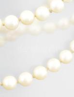 Akoya gyönygsor, 6,5-7 mm gyöngyökkel, ezüst (Ag) kapoccsal. 45 cm