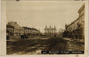 Máramarossziget, Sighetu Marmatiei; Piac tér, üzletek / Marktplatz Karpathen / square, shops. photo (non PC)