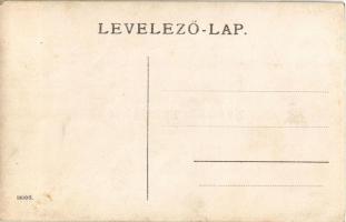 Korona, címer és királyi palást / Crown, coat of arms, royal mantle. photo