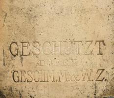 XIX. sz. vége/XX. eleje Terranova Bewaehrt festett mázas kerámia képkeret, kopásnyomokkal, lepattaná...