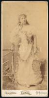 cca 1890 Elegáns hölgy portréja, keményhátú fotó Fekete Sándor nagyváradi műterméből, 14,5×7,5 cm