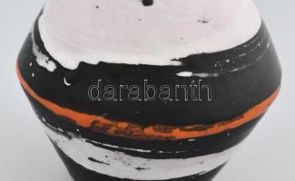 Gorka Lívia (1925-2011): Váza. Mázas kerámia, jelzéssel, minimális kopottsággal, m: 14 cm