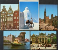 Kb. 100 db MODERN külföldi város képeslap / Cca. 100 modern non-Hungarian town-view postcards