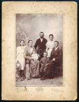 cca 1900 Knebel Jenő fényképész műtermében készült, keményhátú vintage fotó, a képet Szombathelyen vásárolta előző tulajdonosa, így vélhetően az ottani műteremben készült, 19,5x13 cm, karton (szakadt, kopott, foltos) 26,5x20,5 cm