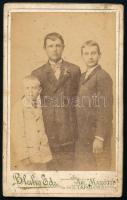 cca 1900 Fiútestvérek, keményhátú fotó Blaho Ede (Ar.Maróth - N.Tapolcsány) műterméből, vizitkártya, kissé foltos, 10,5x6,5 cm