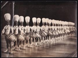 Bécsi jégrevü, 7 db sajtófotó, többségük pecséttel jelzett (Pressefoto Franz Fink, Wien), vegyes áll...