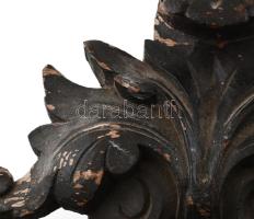 Pajzsos oromzat. Díszes fafaragvány. XIX. sz. Kissé sérült 79x35 cm