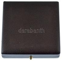 Ligeti Erika (1934-) DN "A Vízügyért / A Közlekedési és Vízügyi Minisztertől" peremen jelz...