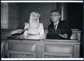 cca 1991 Budapest, Cicciolina - Staller Ilona Anna - a magyar parlamentben dr. Eke Károly kisgazda képviselő és rádióriporter társaságában, 1 db modern nagyítás, 15x21 cm