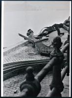 cca 1945 Budapest, torzó képek a Lánchíd maradványairól, Kotnyek Antal (1921-1990) budapesti fotórip...