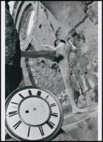 cca 1975 Új időszámítás, szolidan erotikus felvétel, 1 db modern nagyítás, 21x15 cm