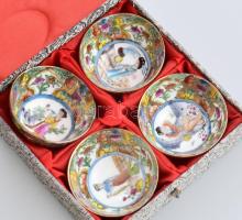 Japán szakés pohár készlet. Kézzel festett, jelzett, hibátlan, díszdobozban d: 5 cm
