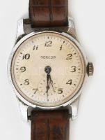 Pobeda kézi felhúzós szovjet karóra, másodpercmutatós, bőr szíjjal, karcos üveggel, működik, d: 30 mm