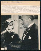 1934 ,,A túlsó parton" című amerikai film egy jelenete, 1 db vintage produkciós filmfotó, ezüst zselatinos fotópapíron, Pánczél György (1920-?) filmtörténész hagyatékából, rajzlapra felragasztva, 18x19 cm