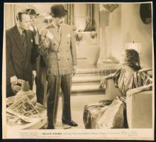 cca 1940 előtt készült ,,Private Number" című amerikai film egy jelenete, 1 db vintage produkciós filmfotó, ezüst zselatinos fotópapíron, Pánczél György (1920-?) filmtörténész hagyatékából, rajzlapra felragasztva, 18,5x20 cm