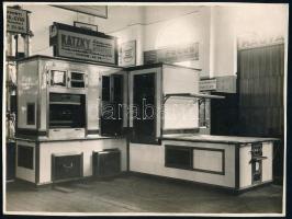 cca 1930 Főző és sütő berendezés nagyüzemi konyhák részére, budapesti lakatosüzem terméke, vintage fotó, ezüst zselatinos fotópapíron, 17,3x23,3 cm