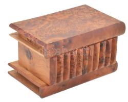 Art deco fa ékszertartó titokdoboz. Kulccsal. Felső részét előre csúsztatva, egyik bordáját letolva nyitható. Hiánnyal, szép állapotban, 18x12x11 cm