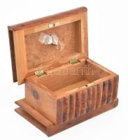 Art deco fa ékszertartó titokdoboz. Kulccsal. Felső részét előre csúsztatva, egyik bordáját letolva ...