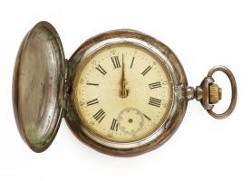 Antik, ezüst (Ag) tokos, duplafedeles zsebóra, Brauswetter János Szeged, XIX. sz. vége körül. Jelzett (a belső tokon), kis deformációkkal, hiányzó másodpercmutatóval, nem működik. d: 49 mm