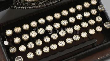 cca 1930 Mirsa Ideal írógép. Magyar billentyűzet, működő, jó állapotban