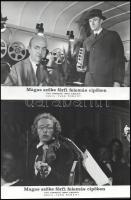 cca 1972 ,,A magas szőke férfi felemás cipőben" című francia filmvígjáték jelenetei és szereplői (köztük Pierre Richard és Mireille Darc), 21 db vintage produkciós filmfotó ezüst zselatinos fotópapíron, a használatból eredő (esetleges) kisebb hibákkal, 18x24 cm