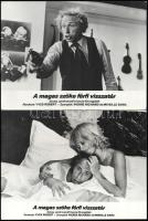 cca 1977 ,,A magas szőke férfi visszatér" című francia filmvígjáték jelenetei és szereplői (köztük Pierre Richard és Mireille Darc), 21 db vintage produkciós filmfotó ezüst zselatinos fotópapíron, a használatból eredő (esetleges) kisebb hibákkal, 18x24 cm