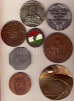 Kis tétel, benne 7db klf nagyalakú emlékplakett, magyar és külföldi + 1db jelvény T:2