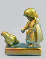 Zsolnay eozin mázas tyúkot etető kislány, jelzett, hibátlan, 10x12 cm