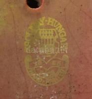 Zsolnay eozin mázas tyúkot etető kislány, jelzett, hibátlan, 10x12 cm