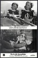 cca 1988 előtt készült külföldi filmekből egy-egy jelenet, 25 db vintage produkciós filmfotó ezüst zselatinos fotópapíron, a használatból eredő (esetleges) kisebb hibákkal, 18x24 cm