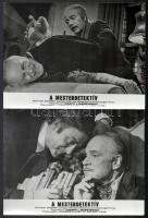 cca 1972 ,,A mesterdetektív" című angol film jelenetei és szereplői (Laurence Oliver és Michael Caine főszereplésével), 27 db vintage produkciós filmfotó ezüst zselatinos fotópapíron, a használatból eredő (esetleges) kisebb hibákkal, 18x24 cm