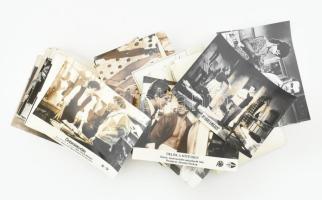 Hibás filmfotók nagy tétele, 170 db vintage produkciós filmfotó, ezüst zselatinos fotópapíron, a csomagon belül képismétlés, filmazonosság előfordul, a hibák jellemzően elszíneződés, szakadás, hiány, törésvonal, foltok, stb., 18x24 cm