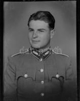 Katonai portréfelvételek tétele, 33 db vintage üveglemez NEGATÍV és síkfilm, a felvételek különböző ...