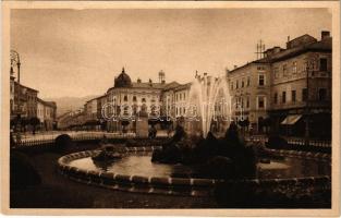 Besztercebánya, Banská Bystrica; Hlavné namestie / Fő tér, szálloda, Julius Papp üzlete / main square, hotel, shops