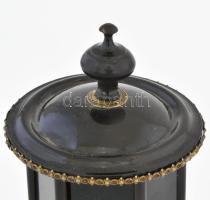 Brevete antik szivarkínáló. Fa, réz veretekkel. Tetejét elforgatva kinyílnak a szivarkínáló ablakok....