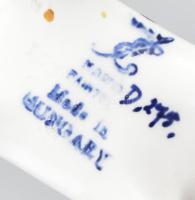 JE jelzéssel: kulacs. Mázas fajansz, kopással, m: 15,5 cm