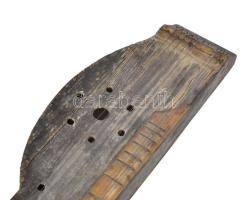 Régi fa citera, sérült, megviselt állapotban, h: 72 cm
