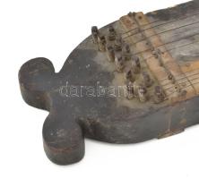 Régi fa citera, sérült, megviselt állapotban, h: 72 cm