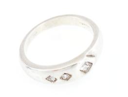 Ezüst(Ag) háromköves gyűrű, jelzett, méret: 52, bruttó: 3,2 g